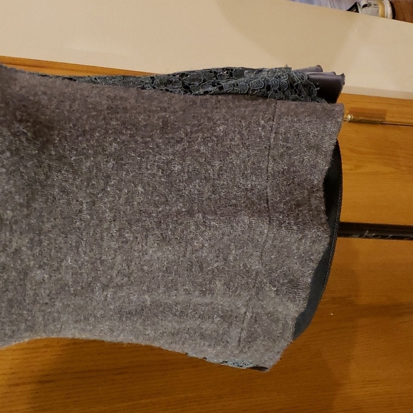 Moth grey lace back sleeveless mock neck top - Picture 3 of 8